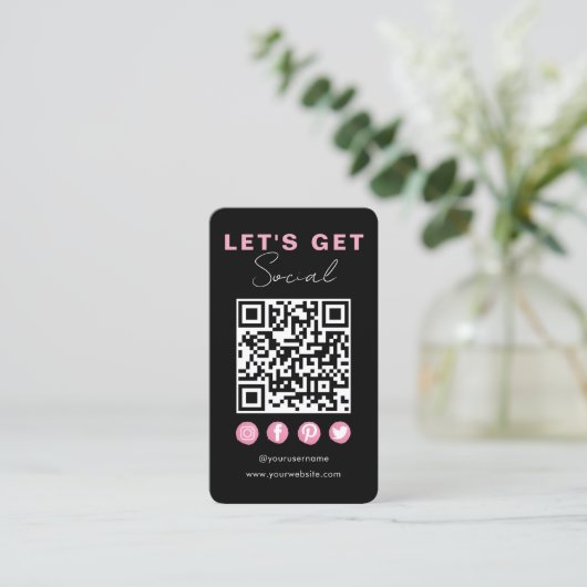 Modernes Schwarzes Rosa Verbinden Sie uns mit QR-C Visitenkarte (Stehend Vorderseite)