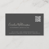 Modernes Schwarzes Script Foto QR Code Minimal Tre Visitenkarte (Vorderseite)