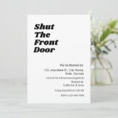 Modernes Schwarzes Typografie Funny Housewarming P Einladung (Stehend Vorderseite)