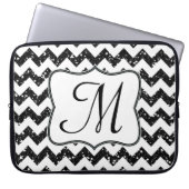 Modernes Schwarzes Zickzack Monogramm 15" Notebook Laptopschutzhülle (Vorderseite)