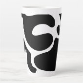 Modernes Schwarzweiß-Freeform-Muster Milchtasse (Vorderseite)