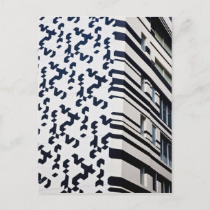 Modernes Schwarzweiß-Gebäude in Hongkong Postkarte