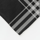 Modernes Schwarzweiss-Tartanfamilienmonogramm Fleecedecke (Ecke)