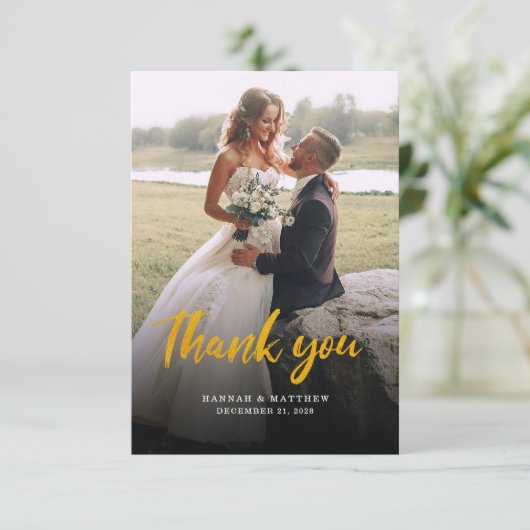 Modernes Script 2 Fotos Hochzeit Dankeskarte (Stehend Vorderseite)