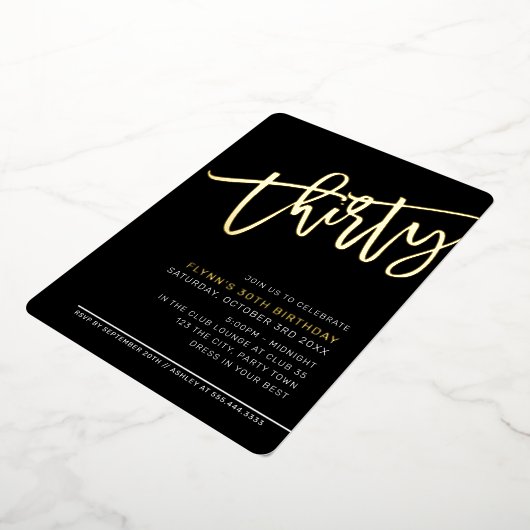 MODERNES SCRIPT 30. Party Schwarz-weißes Gold Folieneinladung (Gedreht)