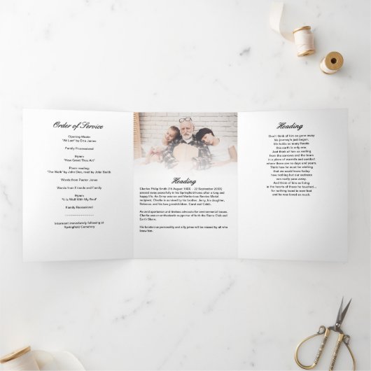 Modernes Script 8-Foto-Trifold-Beerdigungsprogramm Dreifach-gefaltete Programmkarte (Innenseite)