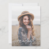 Modernes Script Abschluss Celebration Party Foto Einladung (Rückseite)