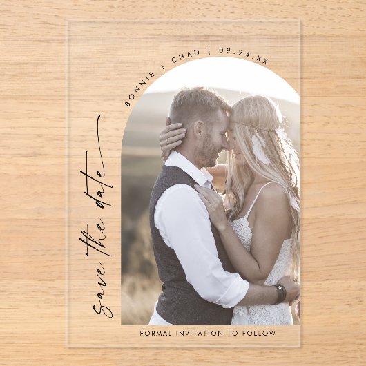 Modernes Script Arch Foto Hochzeit speichern das D Acryleinladungen (Vorderseite)