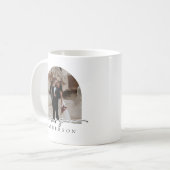 Modernes Script Arch Foto Mrs Bride Gift Kaffeetasse (Vorderseite Links)