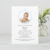Modernes Script Baptisse Baby Foto Einladung (Stehend Vorderseite)