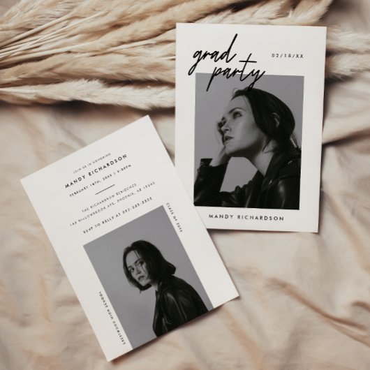 Modernes Script Black & White 2 Foto Abschluss Einladung