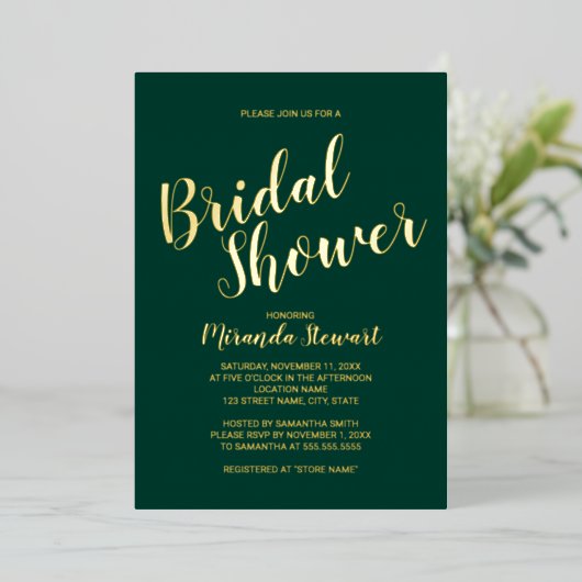 Modernes Script-Brautparty Emerald und Gold Folieneinladung (Stehend vorne)