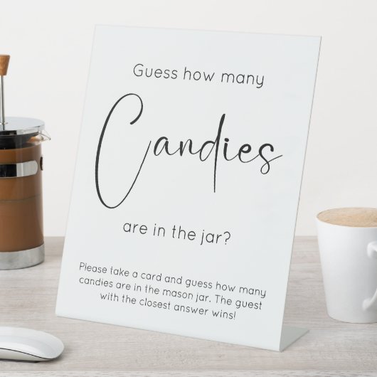 Modernes Script-Brautparty schätzt, wie viele Cand Sockelschild (In Situ)