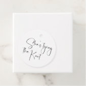 Modernes Script-Brautparty Sie bindet den Knoten Geschenkanhänger (Beispiel)