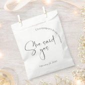 Modernes Script-Brautparty Sie sagte ja Geschenktütchen (Ausgeschnitten)