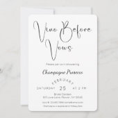 Modernes Script Brautparty Vino Before Vows Einladung (Vorderseite)