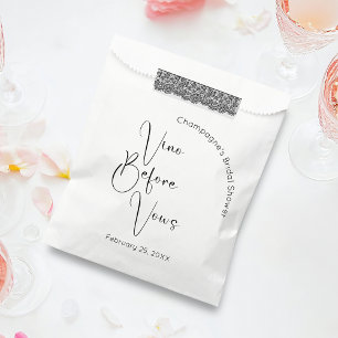 Modernes Script Brautparty Vino Before Vows Geschenktütchen
