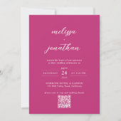Modernes Script Bright Pink Monogram QR Code Hochz Einladung (Vorderseite)