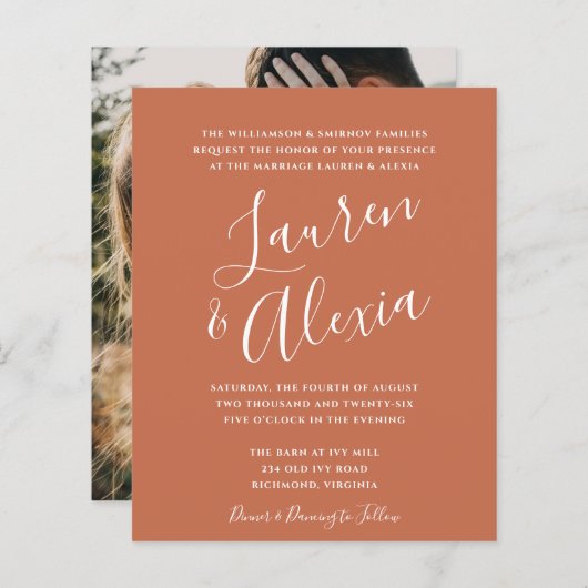 Modernes Script Budget Foto Hochzeitseinladung (Vorne/Hinten)