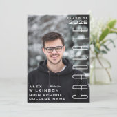 Modernes Script Chic Typ Foto Trendy Abschluss Einladung (Stehend Vorderseite)