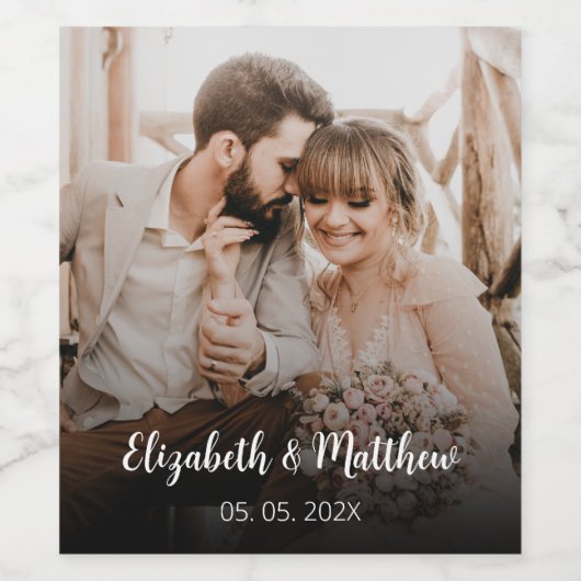 Modernes Script Couple Foto Hochzeit Flasche Gefal Weinetikett (Einzelnes Label)