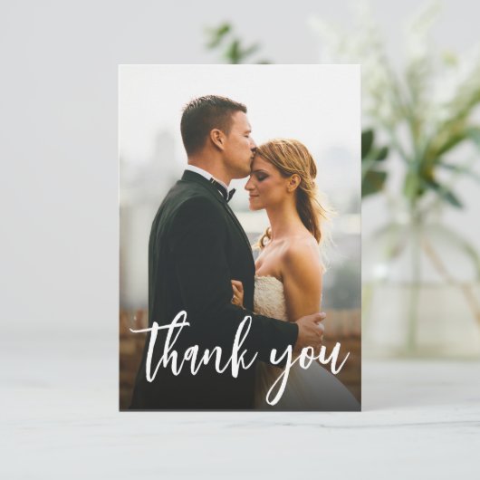 Modernes Script Custom 2 Wedding Fotos Dankeskarte (Stehend Vorderseite)