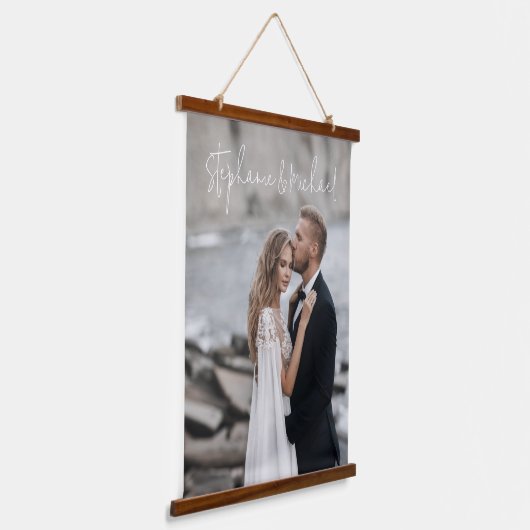 Modernes Script Custom Wedding Foto Keepake Hangin Wandteppich Mit Holzrahmen (Gewinkelt)