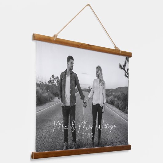Modernes Script Custom Wedding Foto Keepake Wandteppich Mit Holzrahmen (Gewinkelt)