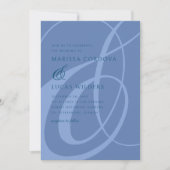 Modernes Script dusty Blue Ampersand Hochzeit Einladung (Vorderseite)