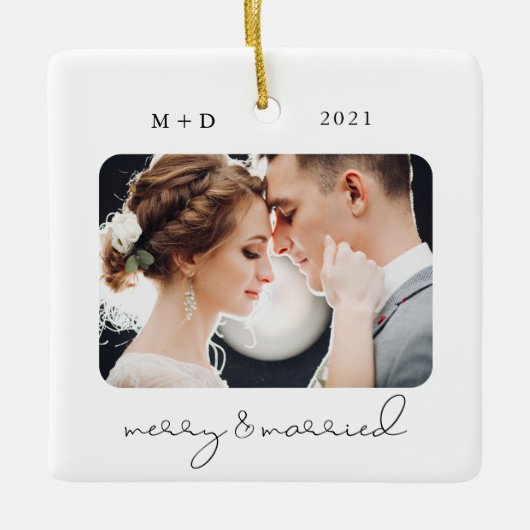 Modernes Script Elegant Merry Verheiratet Wedding Keramikornament (Vorderseite)