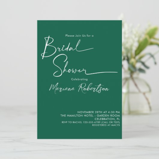 Modernes Script Emerald Green Brautparty Einladung (Stehend Vorderseite)