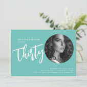 Modernes Script Foto 30. Geburtstag Party Aquamari Einladung (Stehend Vorderseite)