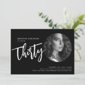 Modernes Script Foto 30. Geburtstag Party Schwarz Einladung (Stehend Vorderseite)