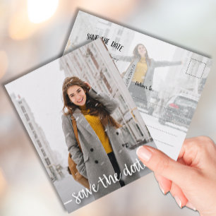 Modernes Script Foto Abschluss SAVE THE DATE Postkarte