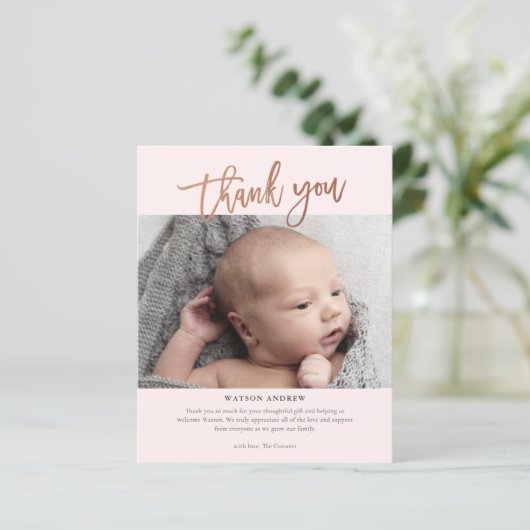 Modernes Script Foto Baby Danke Karte (Stehend Vorderseite)