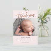 Modernes Script-Foto Baby Dankeskarte (Stehend Vorderseite)