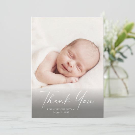 Modernes Script-Foto Baby Dankeskarte (Stehend Vorderseite)