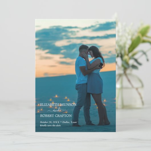 Modernes Script-Foto für Hochzeiten speichern das Save The Date (Stehend Vorderseite)