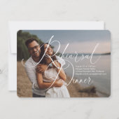 Modernes Script Foto Overlay Probe Dinner Einladung (Vorderseite)