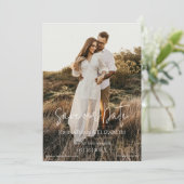 Modernes Script-Foto Save The Date (Stehend Vorderseite)