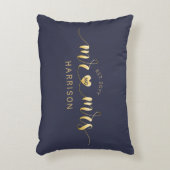 Modernes Script Gold Mr. und Mrs. Newlyweds Gesche Dekokissen (Vorderseite(Vertikal))