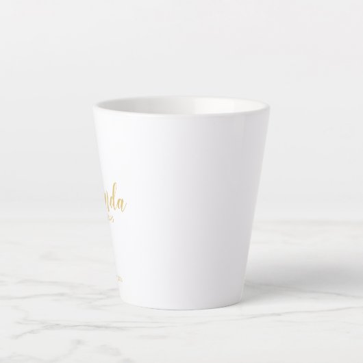 Modernes Script Gold Personalisierte Bridesmaierka Milchtasse (Vorderseite)