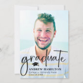 Modernes Script Graduate 2 Foto Abschluss Cool Einladung (Vorderseite)