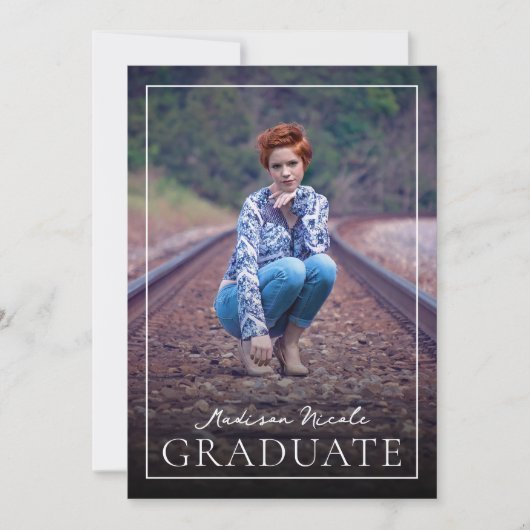 Modernes Script Graduate 2 Foto Abschluss Einladung (Vorderseite)