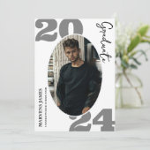 Modernes Script Graduate Einfaches Foto Abschluss Ankündigung (Stehend Vorderseite)