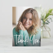 Modernes Script Graduate Einfaches Foto Abschluss Dankeskarte (Stehend Vorderseite)