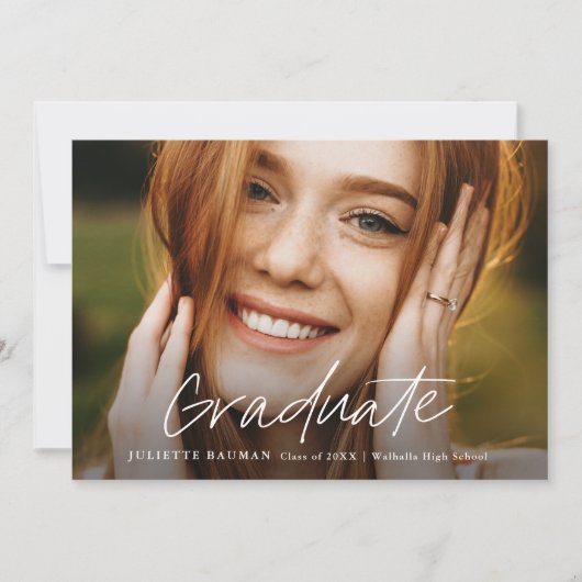 Modernes Script Graduate Einfaches Foto Abschluss Einladung (Vorderseite)