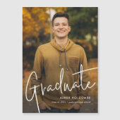 Modernes Script Graduate Einfaches Foto Abschluss Magneteinladung (Vorderseite)