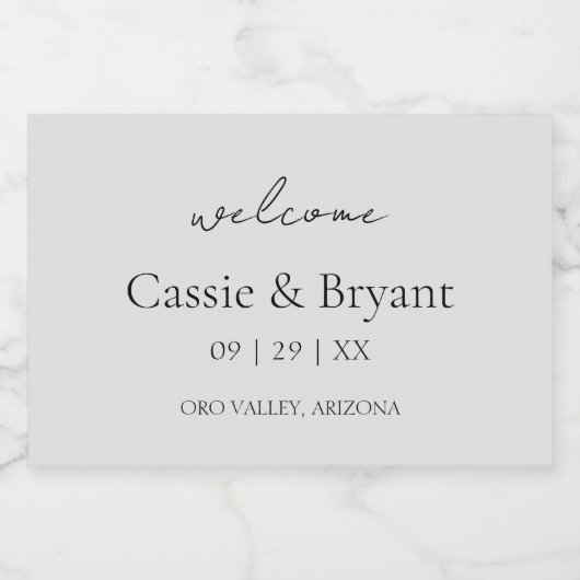 Modernes Script Gray Elegante Wedding Willkommensg Schaumweinetikett (Einzelnes Label)