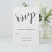 Modernes Script Gray Wedding RSVP Karte (Stehend Vorderseite)